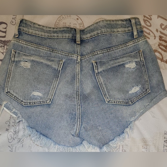 S: 30 ( Wmns 8-10)  Shein Distressed Shorts - Picture 2 of 4